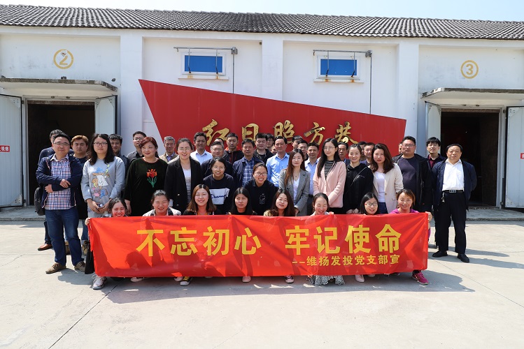 張愛萍在方巷史料陳列館1.jpg